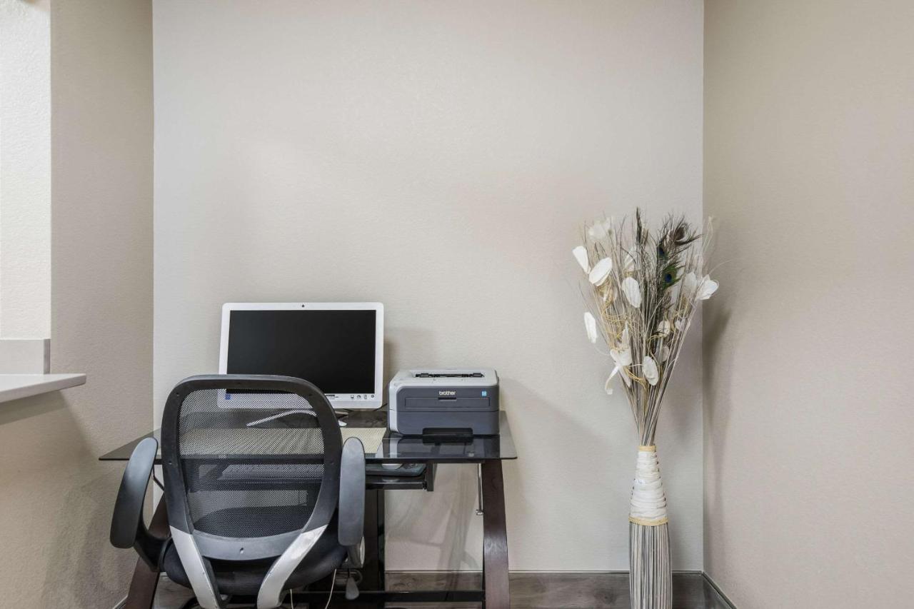 Quality Inn & Suites Lodi I-90 Экстерьер фото