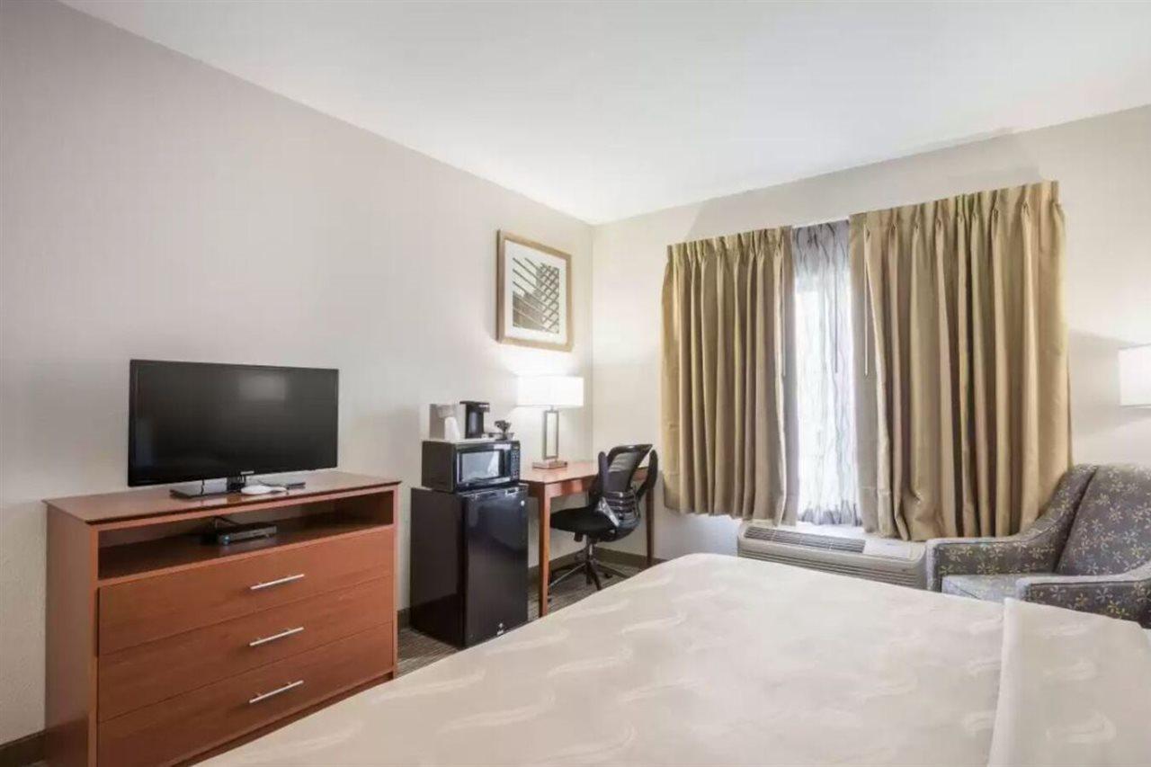 Quality Inn & Suites Lodi I-90 Экстерьер фото