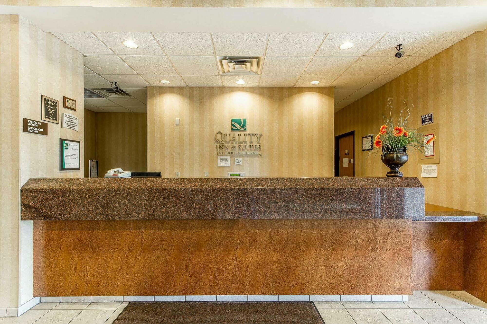Quality Inn & Suites Lodi I-90 Экстерьер фото