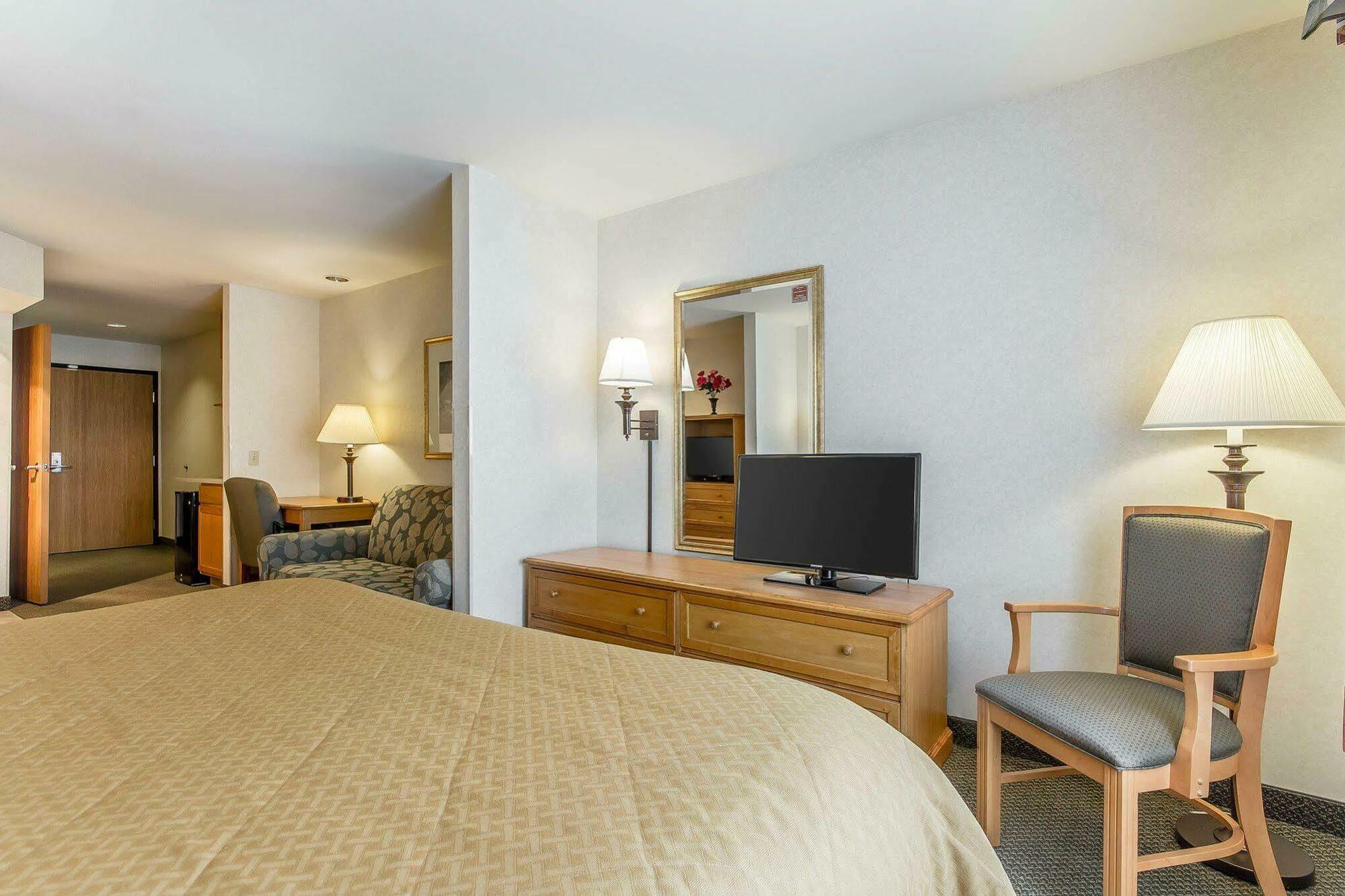 Quality Inn & Suites Lodi I-90 Экстерьер фото